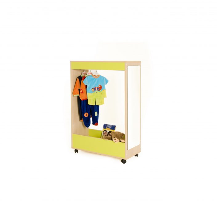 602002-Mueble de disfraces abierto
